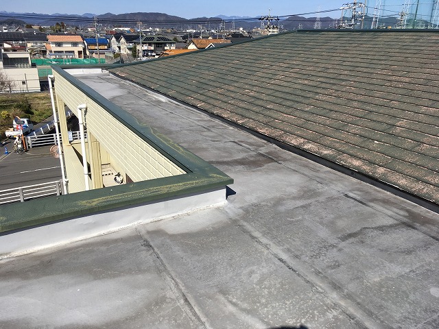 カラーベスト部分のアパート屋根